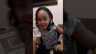 Julia Dançando Muito