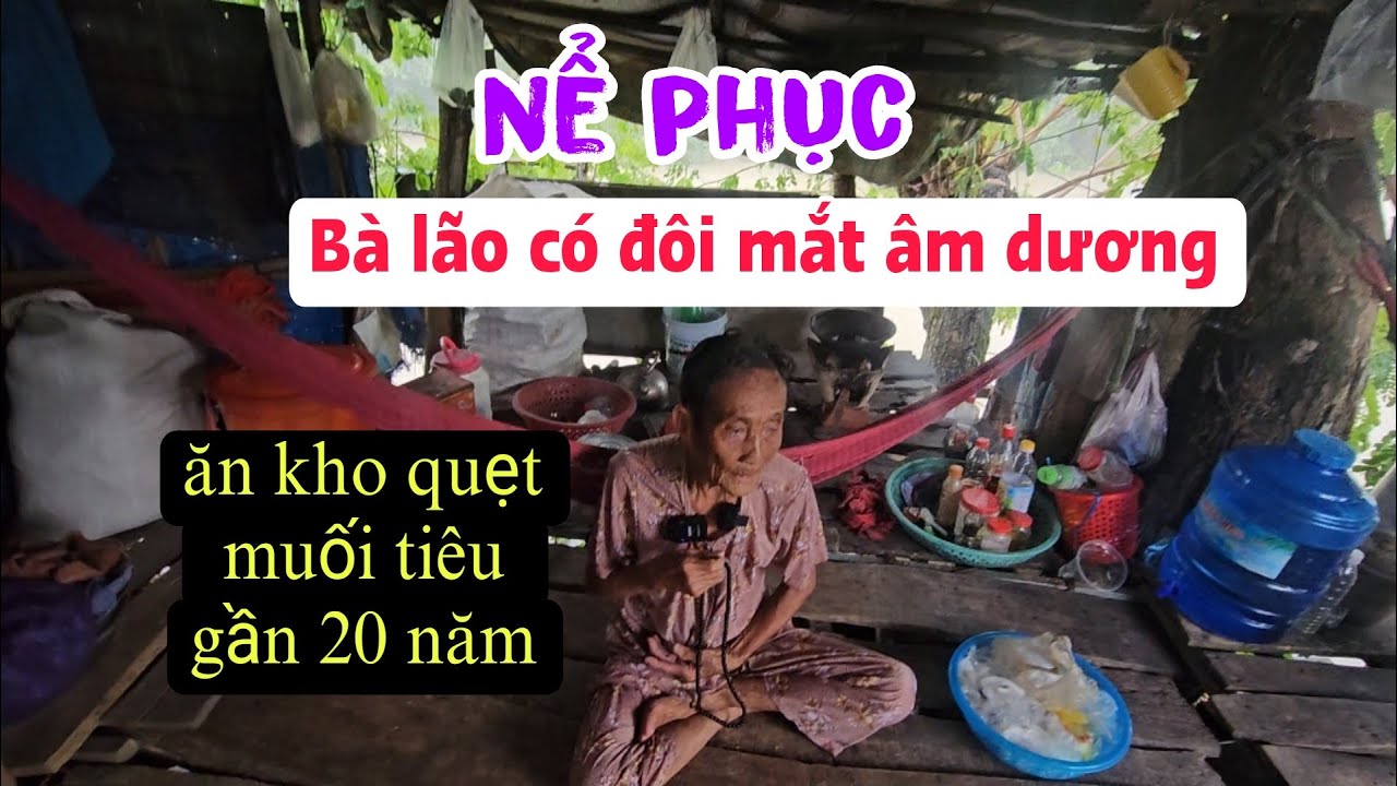Nể phục Bà lão có đôi mắt âm dương ăn kho quẹt muối tiêu gần 20 năm vẫn khỏe mạnh