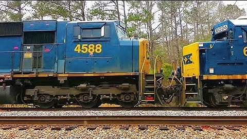 CSXT Q401-16 SD70MAC 4588 Notch 8 and Loud Turbos pulling extremely hard