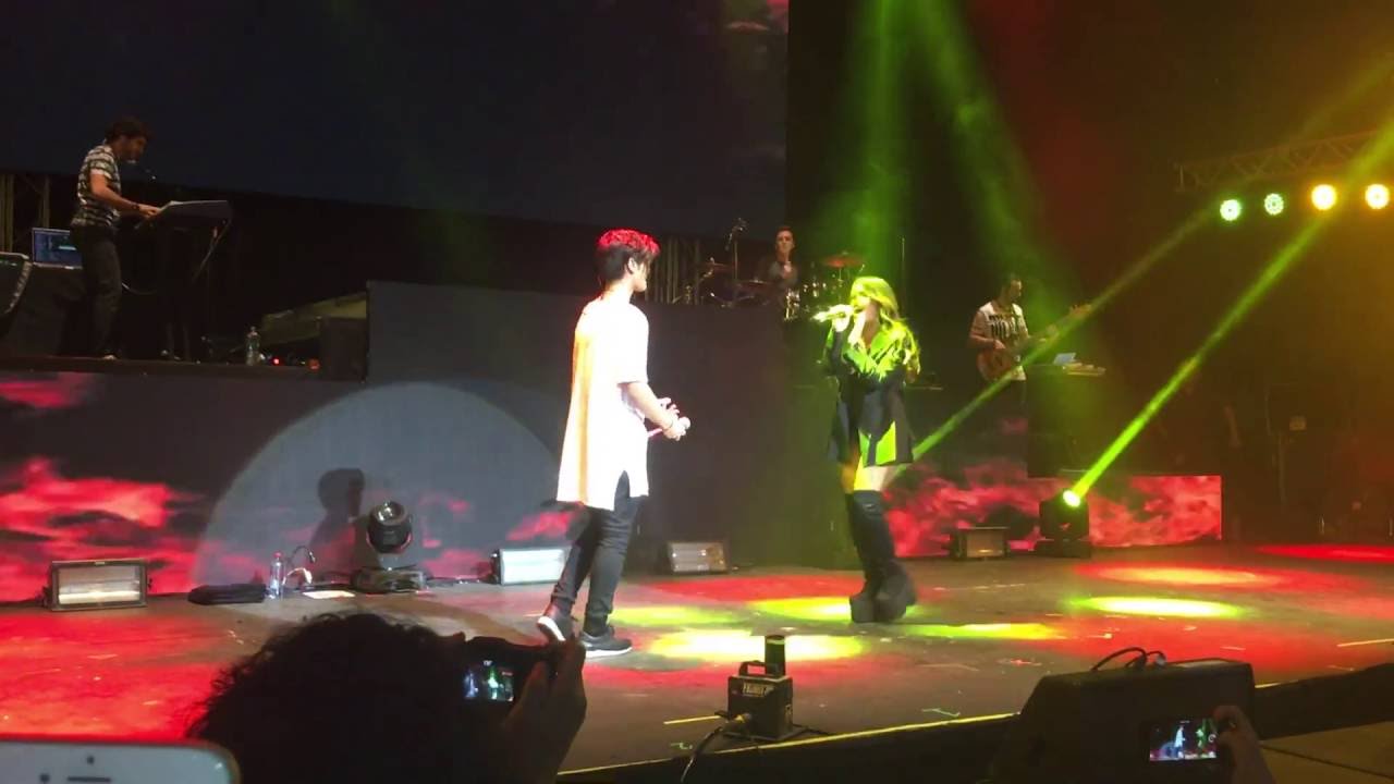 Lali Esposito //Mueve Abraham Mateo ft Lali // SOY TOUR CHILE //  1 Diciembre 2016 //