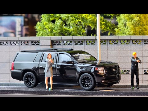 They send the wrong version 🥲 GOC Chevrolet Suburban. Diecast Car