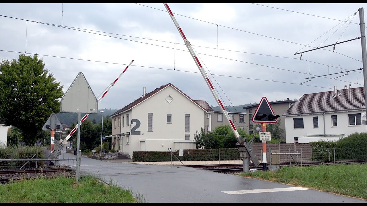 Railroad Crossing -  Muhen (CH) - Bahnübergang Kesslerstrasse
