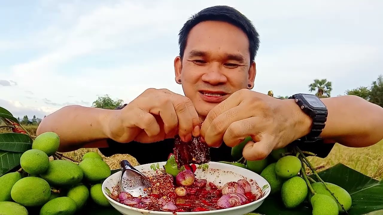 มะม่วงเบา แจ่วข้าวคั่วปลาร้าต่อน