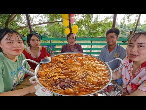 Video Bé 3 Lần Đầu Trổ Tài Nấu Mì Cay Siêu Cấp Độ Ngon Như... - youtube