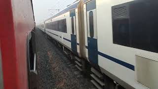 High Speed Parallel Action Between Amarkantak Ex and Vande Bharat Ex #shortvideo #shorts #ytviral 