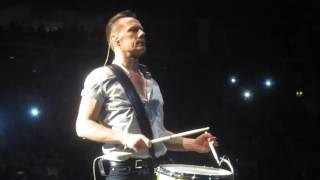 Video voorbeeld van "U2 performing 'Sunday Bloody Sunday' in Belfast, Northern Ireland. 19 November 2015, SSE Arena."