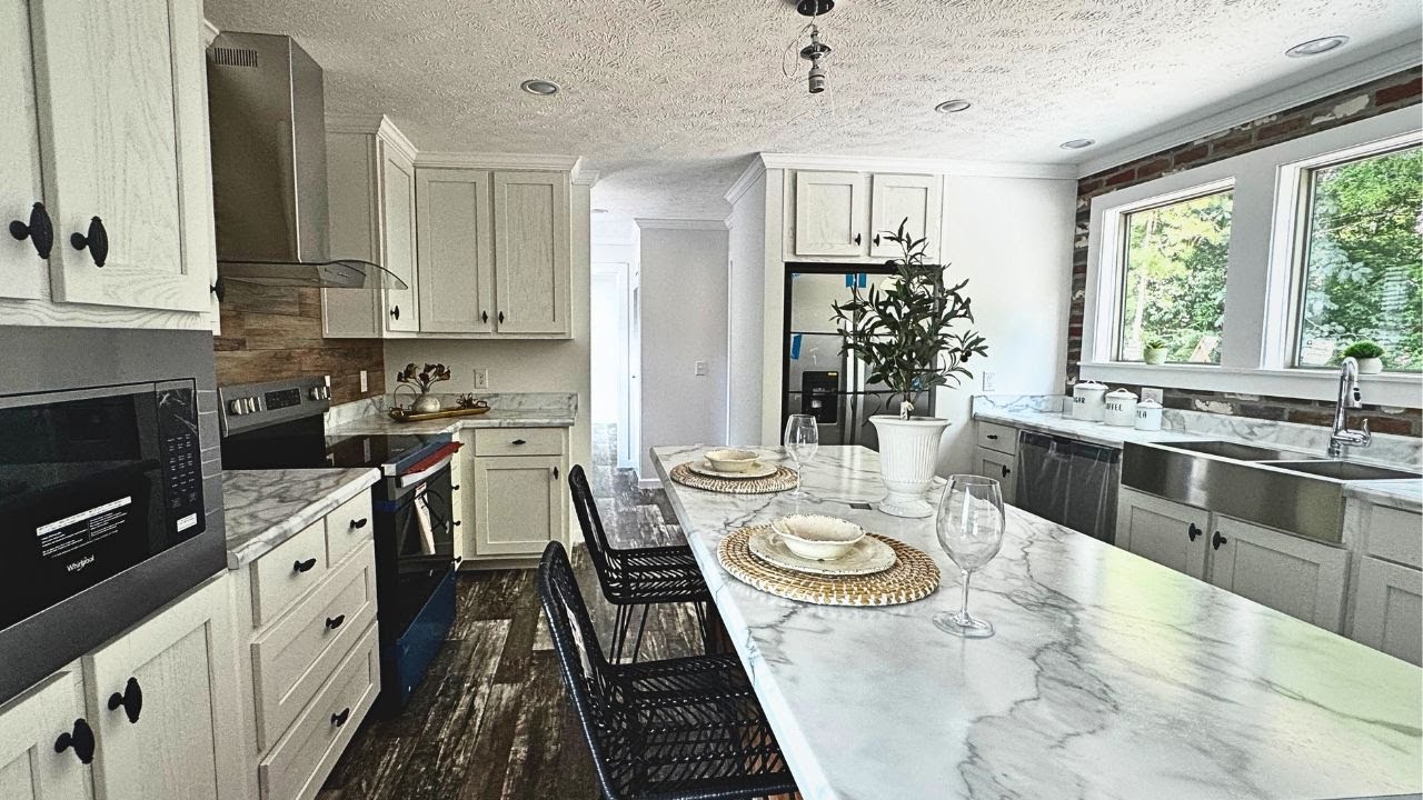 The BEST Single Wide We've EVER SEEN! This is NOT a TINY HOUSE Y'all! It's OUR FAVORITE Mobile Home!