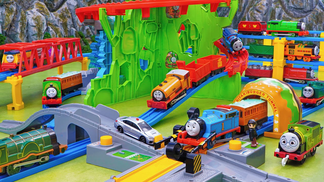 Plarail Shinkansen Subway ☆Construction Subway Line via Dokidoki Mountain & Tomica Railroad Crossing