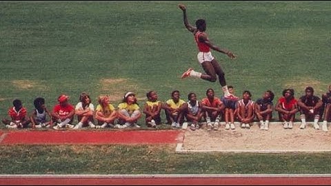 Carl Lewis This is how he jumps THE BEST LONG JUMPER in the history of athletics.33 jumps.