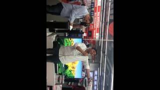 Türkü Söylerken Satış Yapan Eleman - (Uzun Versiyon)