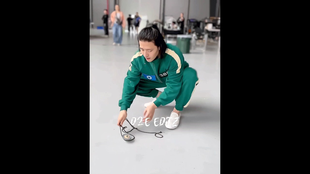 Squid Game Cast Plays Spinning Top 🤯☠️🔥