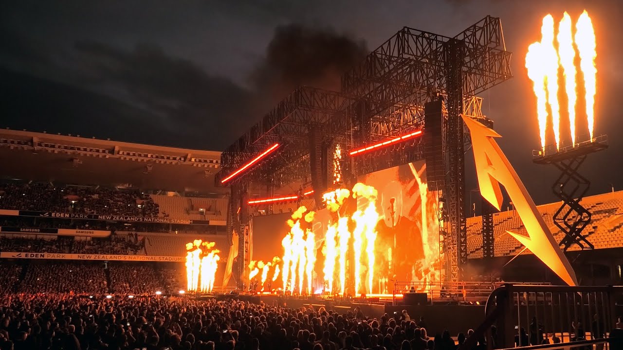 Metallica Blow Up Auckland with “Fuel” (Wild Pyro!)