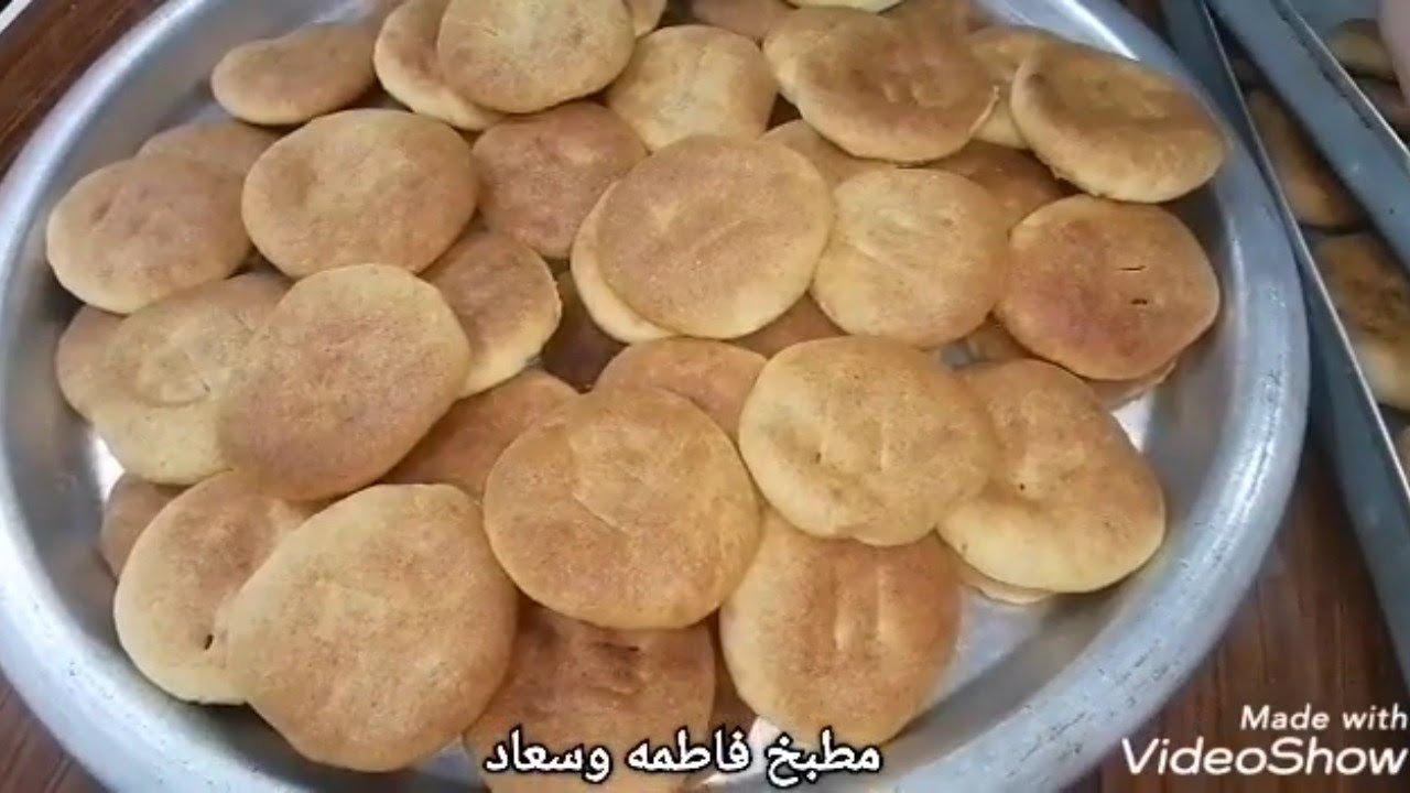 من 2 كيلو دقيق عملت 90 قرصه طرية بالعجوه انضف واوفر من بره بمليوون مره