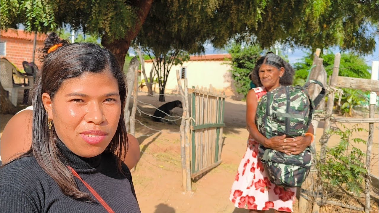 DONA KINOR FELIZ COM A CHEGADA JULINHA no sertão Pernambucano.