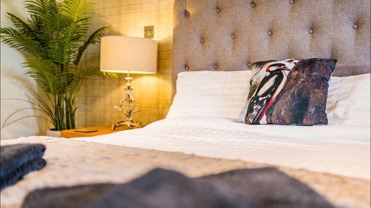 Bunny Hill Farm Cottages - King Room - Woodpecker