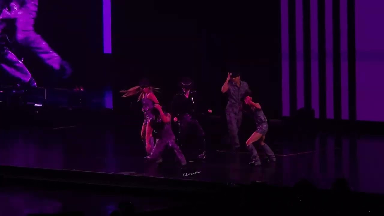 250906 BAEKHYUN (백현) Reverie in BKK Day1 - Bambi