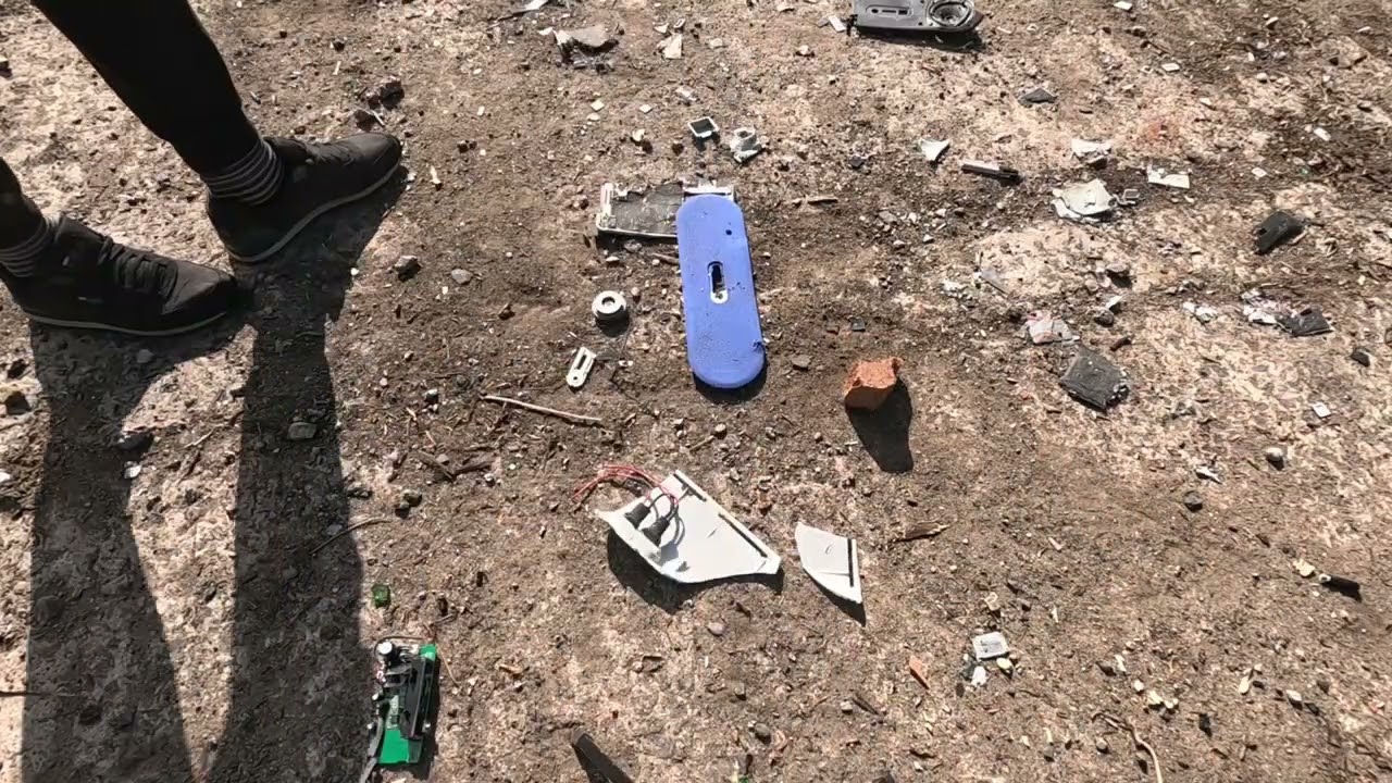 Smashing a Creative D80 Bluetooth Speaker