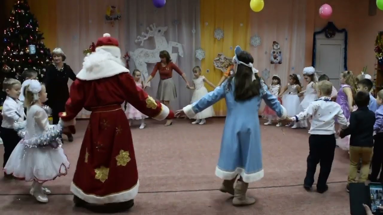 Игра хоровод "Новый год в окно уже стучится" муз А Афиногенова сл Е Афиногеновой старшая группа √4