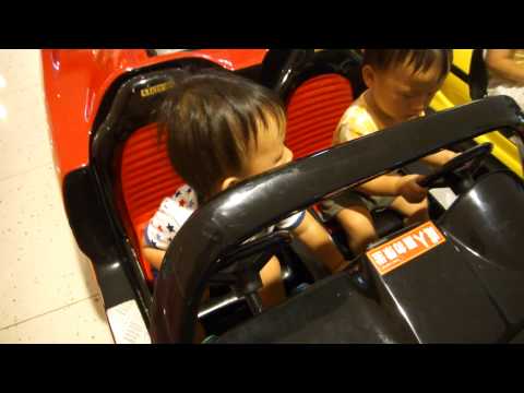夢時代的雙人瘋狂賽車手-多&樂