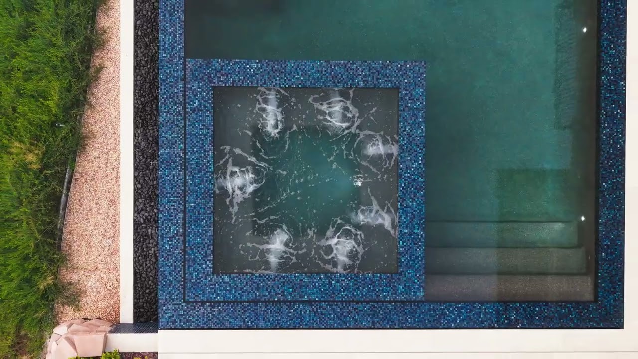 Modern Luxury: Infinity Pool & Outdoor Living in Newport Beach