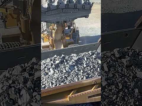 Cat 992K Loading Action RHPV OVOXP EMMHEA HeavyMachinery Operator 