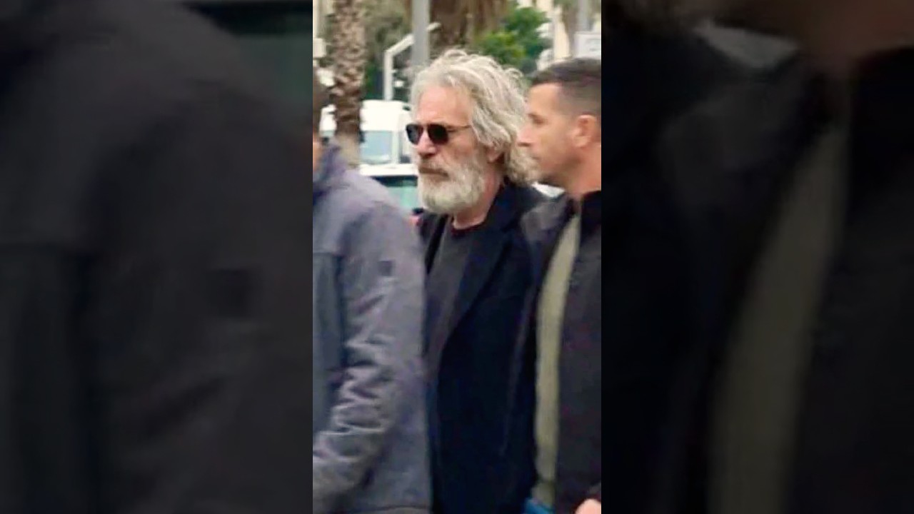 Нас просто отвлекают!