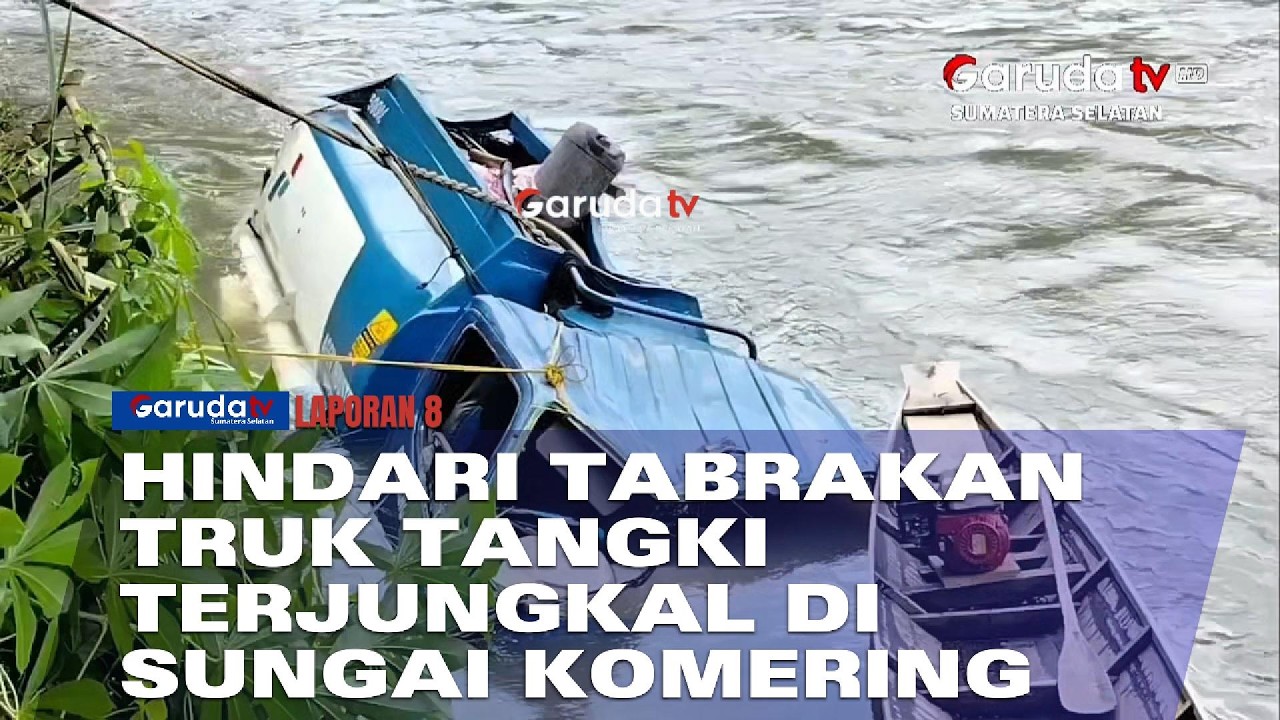 HINDARI TABRAKAN TRUK TANGKI TERJUNGKAL DI SUNGAI KOMERING