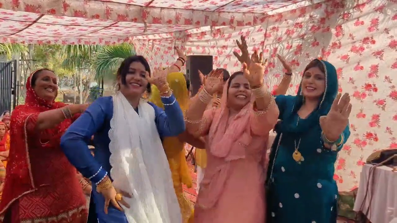 शादी के बाद बाबा हरिदास की स्पेशल मंडली आई कीर्तन में हमारे यहां