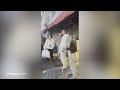 「なぜ俺たちの店を…」暴徒の襲撃受けたパリの食料品店員、怒りあらわ