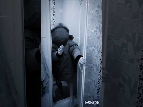 Кто залез в ванную хейтера #моменты #фильм #сериал #бабайка #монстр #момо #страшилки #ужасы
