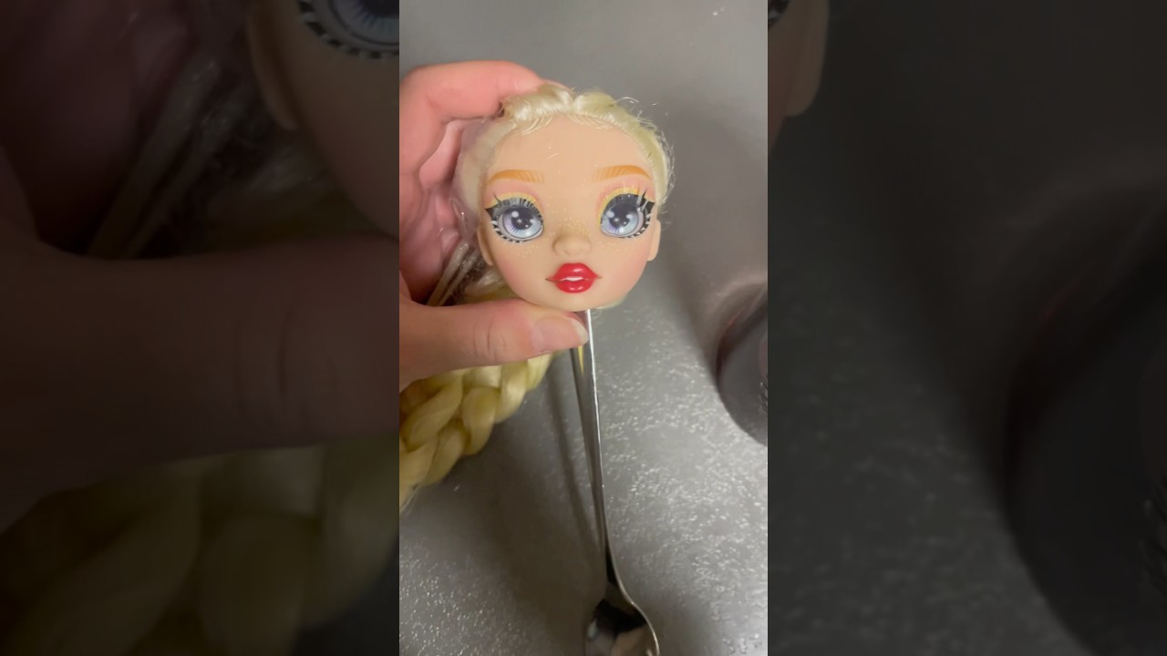 Swapping doll eyes w my friend🩷✨