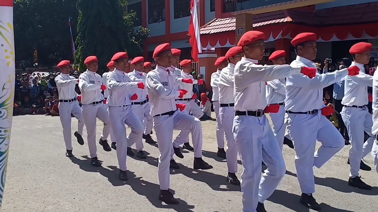 Pasukan gerak jalan putih putih putra sman 4 sidrap