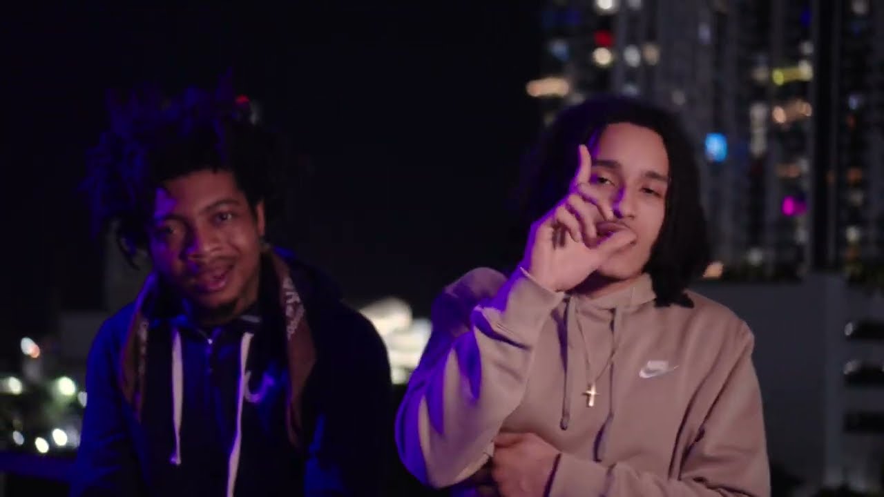 Guarda Jayy Breezyy - Sky High ( feat. GDot Savage ) ( Official Video ) su YouTube Guarda Jayy Breezyy - Sky High ( feat. GDot Savage ) ( Official Video ) su YouTube
