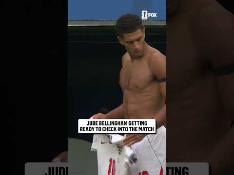 Jude Bellingham is getting ready to sub on for England in the Bronze Final 🏴󠁧󠁢󠁥󠁮󠁧󠁿