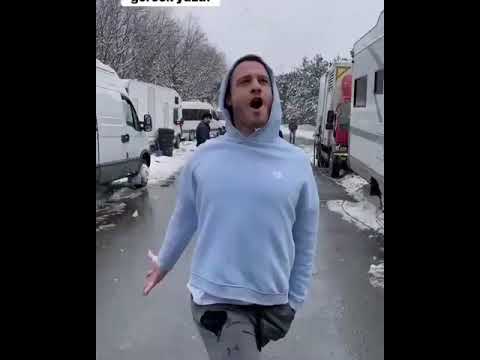 Поющий Керем Бюрсин