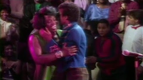 Michael Jackson and Prince make surprise appearance at James Brown concert (1983)