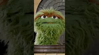 Celebrity Meet Oscar the Grouch 💚🗑️ #sesamestreet Wealth