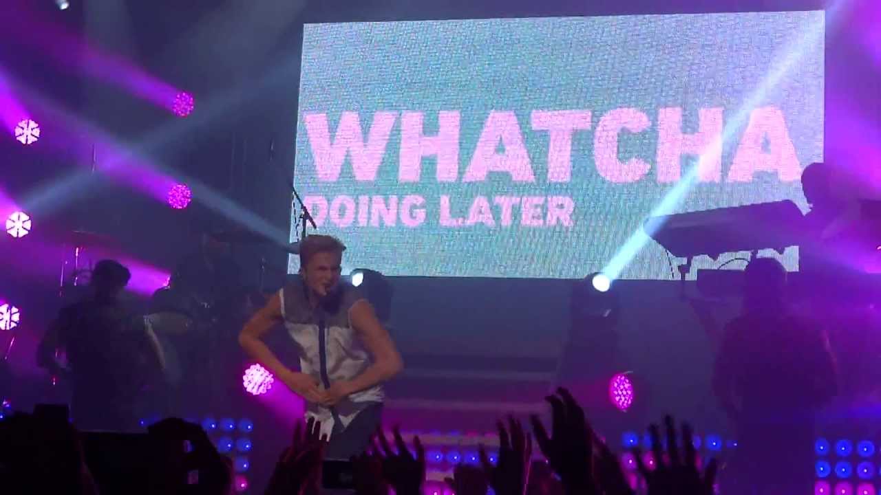 Cody Simpson (Justin Bieber appearance) - Pretty Brown Eyes - (live) [feat. my photo on screen]