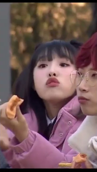 Yena eating pizza buns #choiyena #최예나  #izone #bibi #jaejae #jangdoyeon #jiyoon #yena #smiley