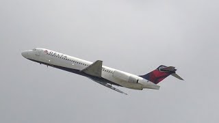 Delta B717 200 Taking Off From Daytona Beach