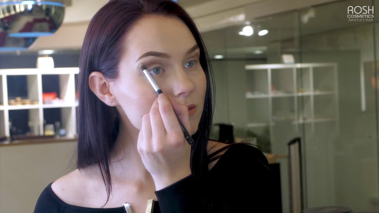 ogen contouren en eyeliner zetten. YouTube