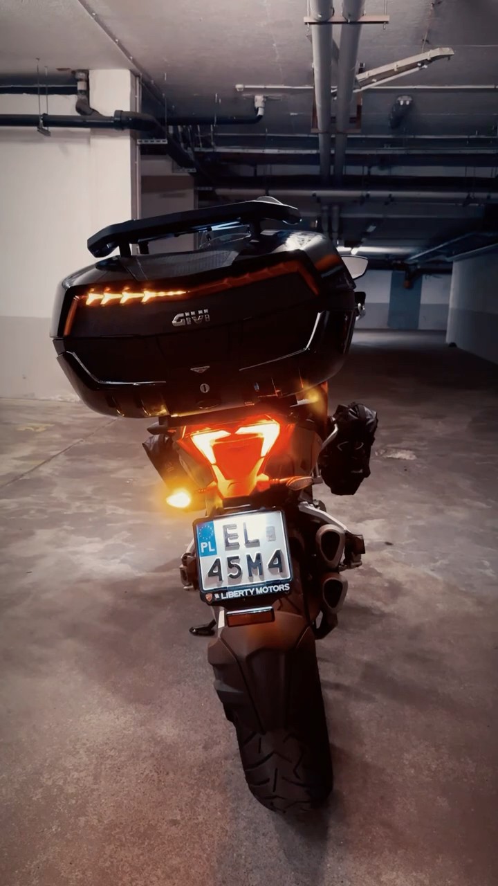 New GIVI Maxia 5 V58 E249 led lights dynamic indicator Ducati