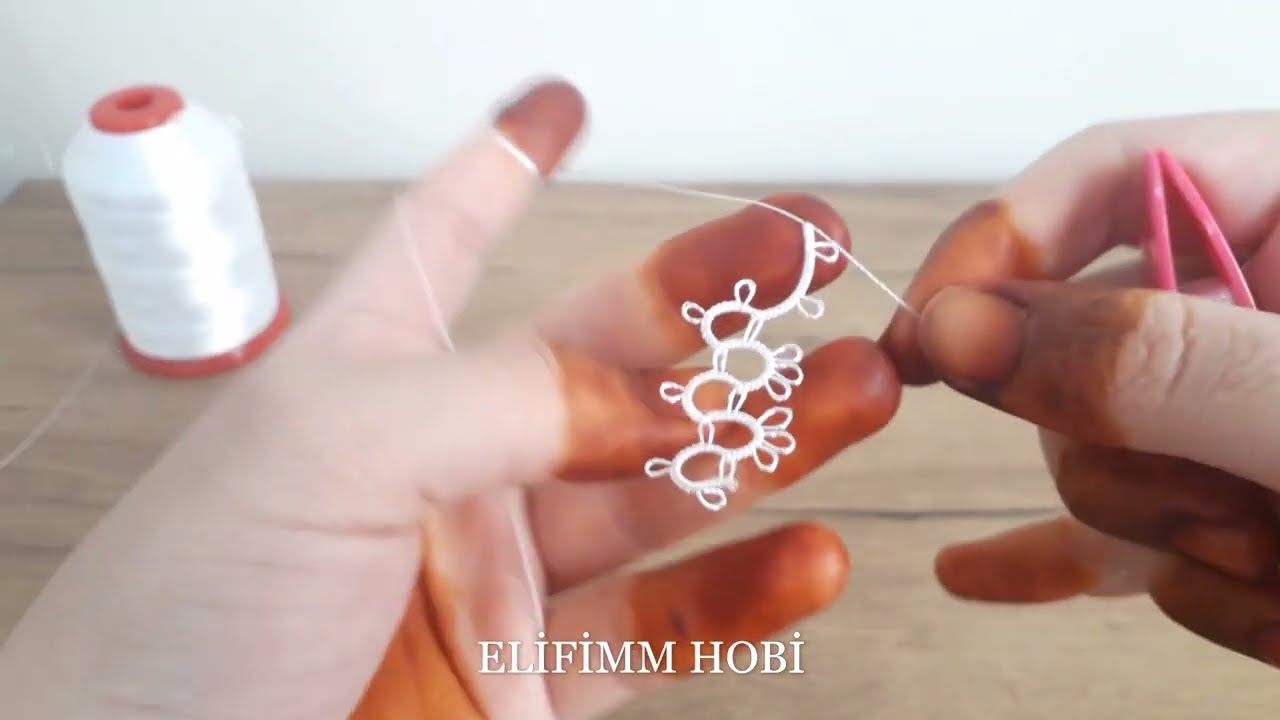 21. Bu modeli görünce herkes bayılıyor her kızın ceyizinde olmalı. Gösterişli namaz oyası modeli 