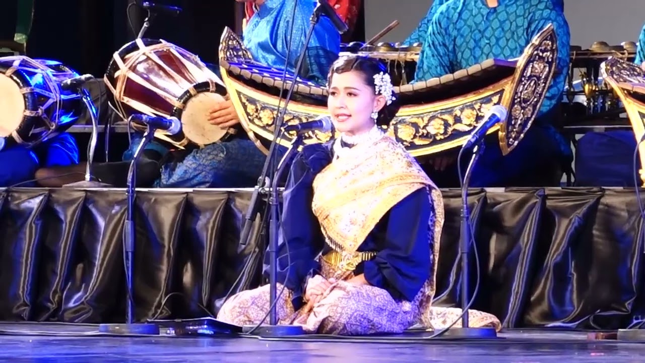 การบรรเลงและขับร้อง เพลงแขกโอด สามชั้น(นาทีที่ 11.34 เพลงจะหายไปนิดนึง ถ่านหมดครับ ขออภัย)