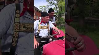 Läck Bobbi! 🤣 2015 wollten die zwei dem armen deutschen Touri eifach nöd hälfe... | aw+