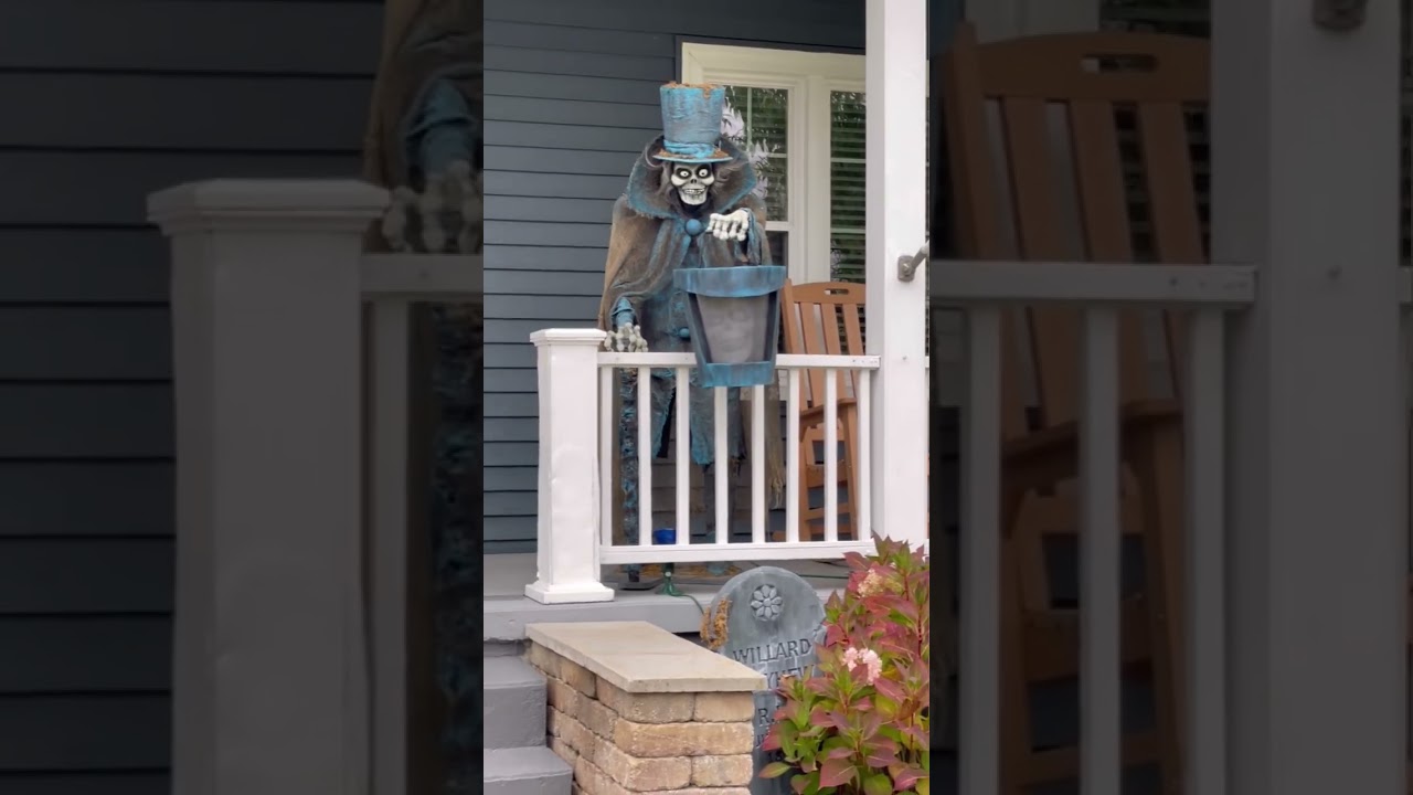 RARE ANIMATRONIC HAT BOX GHOST FROM DISNEY’S HAUNTED MANSION 