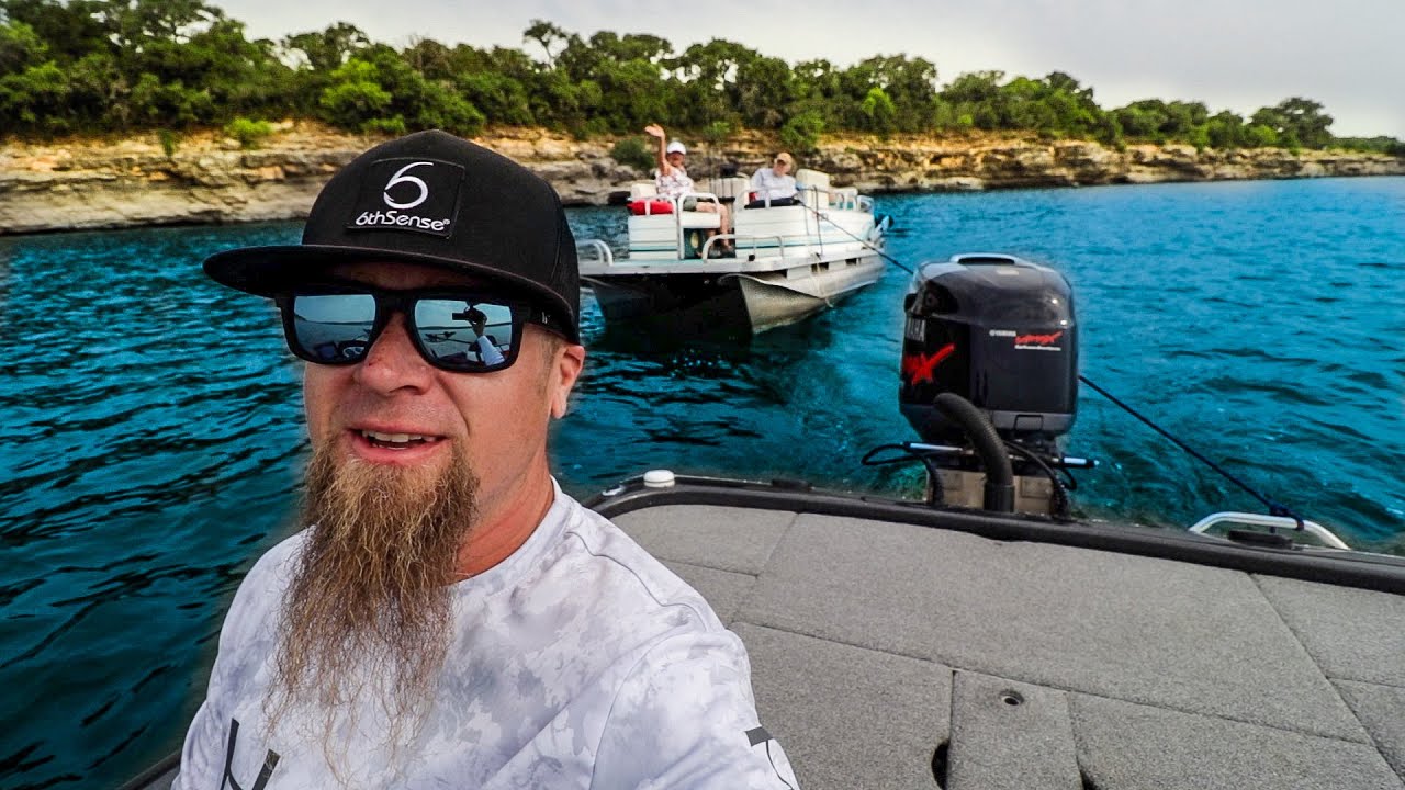 RESCUED STRANDED BOATERS & GOT REWARDED, SCHOOLING BASS DESTROY SALTY ...