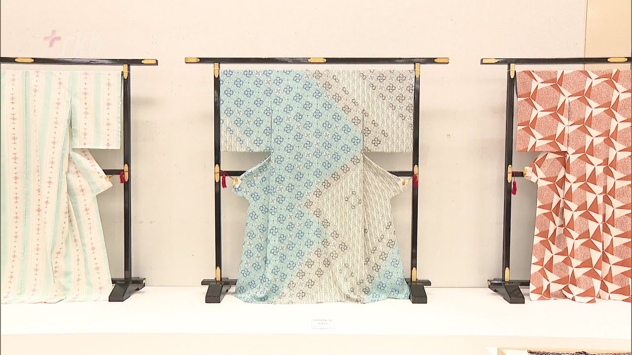 ヴィンテージ伝統工芸品お顔が他とは一線を画し、豪華絢爛な布が素敵な犬の陶器 maxresdefault.jpg
