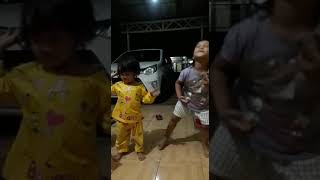 Zaliah Dan Zia Goyang Tiktok