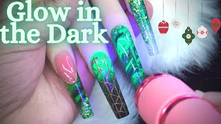 Uñas con efecto velvet, acrílico con efecto glow in the dark, marmoleado y glitter .